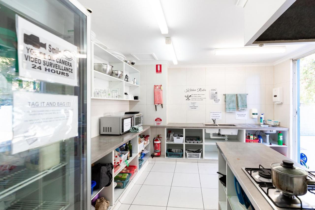 Aquarius Gold Coast Hostel Екстериор снимка