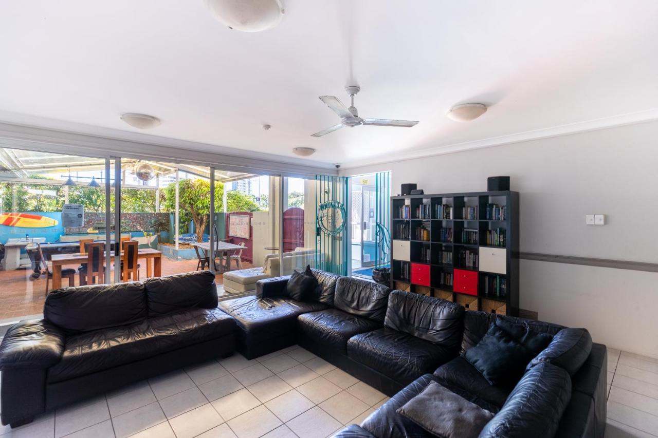 Aquarius Gold Coast Hostel Екстериор снимка