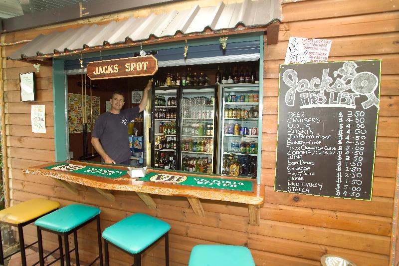 Aquarius Gold Coast Hostel Екстериор снимка